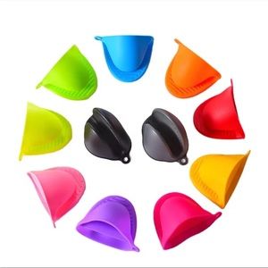 Silicone oven mitts